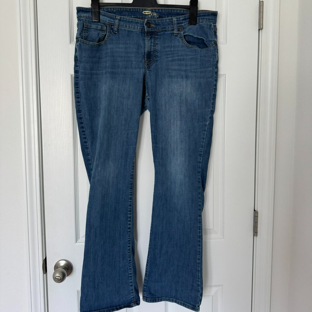 Old Navy jeans regular waist mid rise bootcut flare size 16 mid wash denim pant